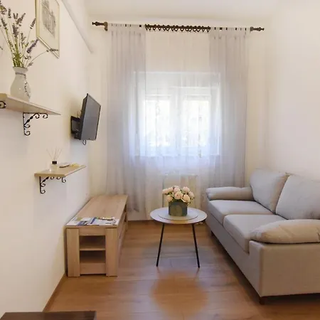 Apartman With Parking Space - 21359