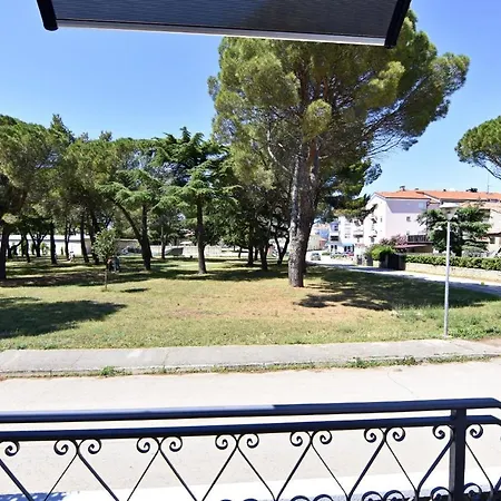 Apartman With Parking Space - 21359 *