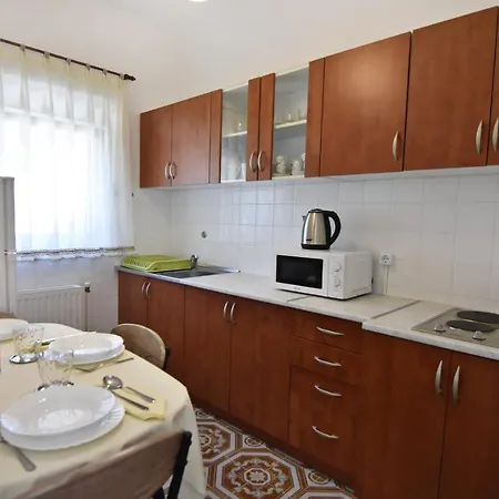 With Parking Space - 21359 Apartman *